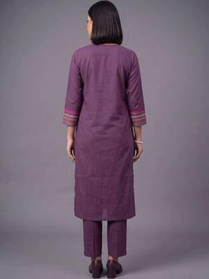 women ethnic motifs embroidered regular thread work kurta with trousers 4