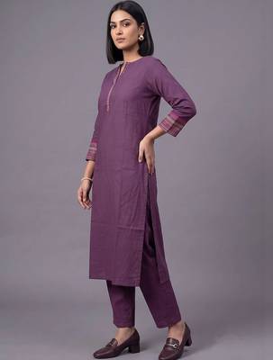 women ethnic motifs embroidered regular thread work kurta with trousers 5