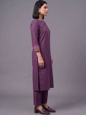 women ethnic motifs embroidered regular thread work kurta with trousers 7