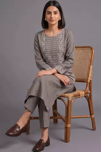 women ethnic motifs embroidered regular thread work kurta with trousers