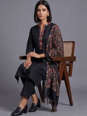 women ethnic motifs embroidered regular thread work cotton kurta with trousers & with dupatta 3
