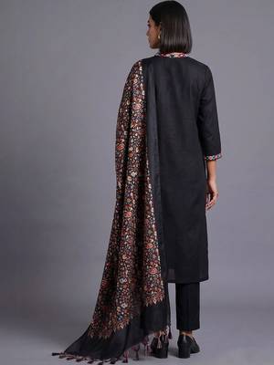 women ethnic motifs embroidered regular thread work cotton kurta with trousers & with dupatta 7