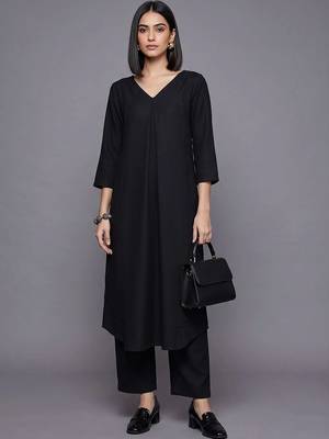 women regular kurta with trousers 1