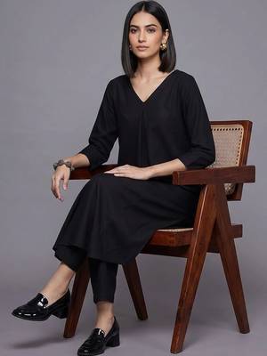 women regular kurta with trousers 2