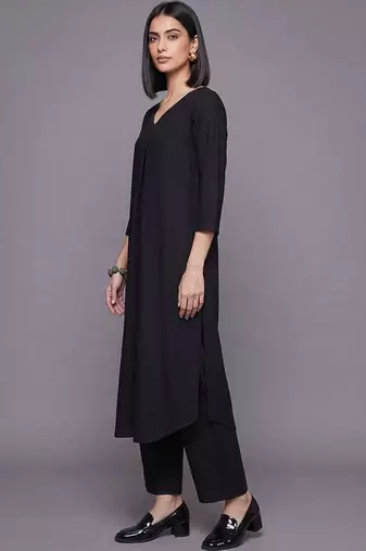 women regular kurta with trousers