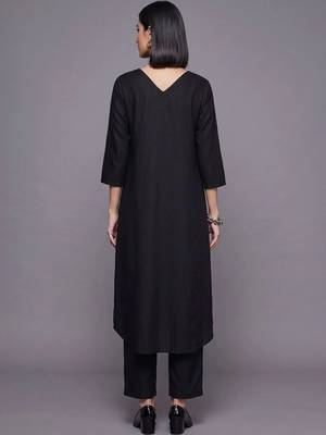 women regular kurta with trousers 5