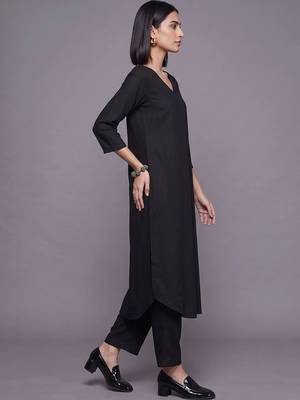 women regular kurta with trousers 7
