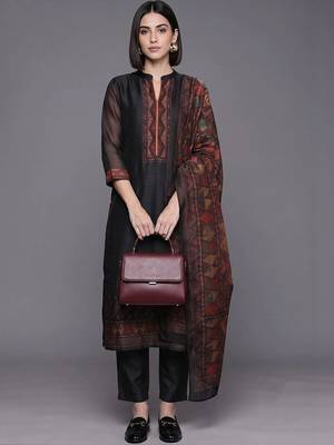 women ethnic motifs regular chanderi silk kurta with trousers & with dupatta 1