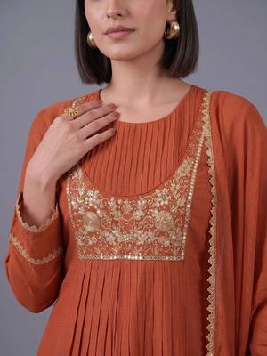 women ethnic motifs embroidered pleated mirror work kurta with trousers & with dupatta 2