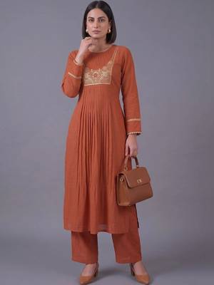 women ethnic motifs embroidered pleated mirror work kurta with trousers & with dupatta 3