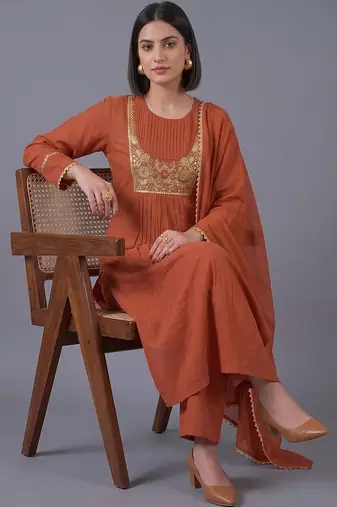 women ethnic motifs embroidered pleated mirror work kurta with trousers & with dupatta