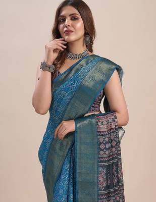 blue bandhani printed zari saree 5