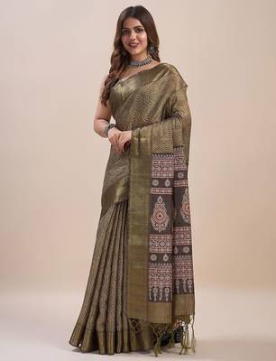 green bandhani printed zari saree 3