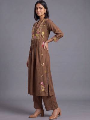 women three-quarter sleeves floral empire thread work kurta with palazzos 5