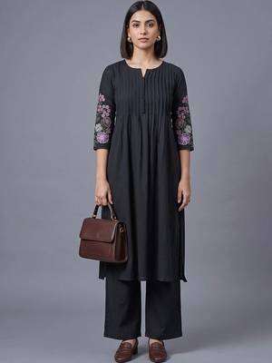 women floral embroidered regular thread work kurta with palazzos 1