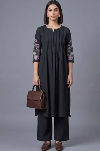 women floral embroidered regular thread work kurta with palazzos
