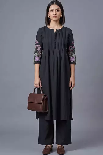 women floral embroidered regular thread work kurta with palazzos