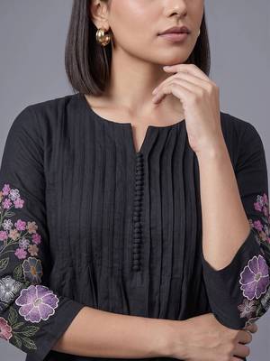 women floral embroidered regular thread work kurta with palazzos 2