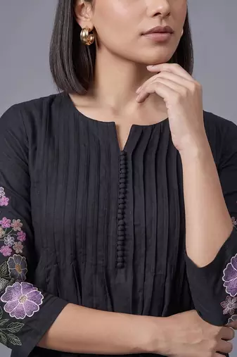 women floral embroidered regular thread work kurta with palazzos