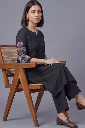 women floral embroidered regular thread work kurta with palazzos