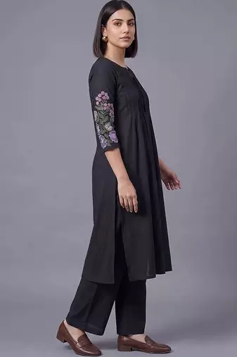 women floral embroidered regular thread work kurta with palazzos