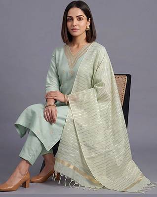 women ethnic motifs embroidered regular thread work kurta with trousers & with dupatta 6