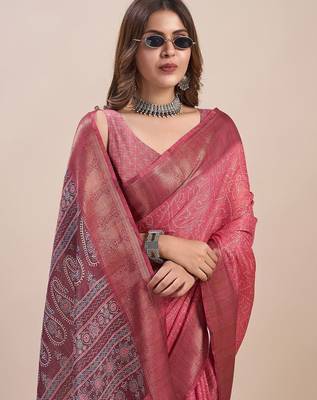 peach bandhani printed zari saree 5