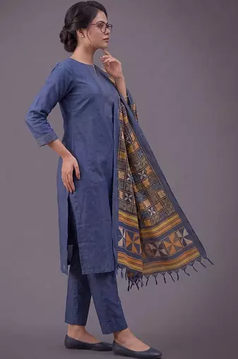 women ethnic motifs regular kurta with trousers & with dupatta