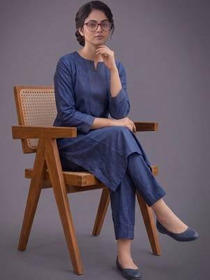women ethnic motifs regular kurta with trousers & with dupatta 4