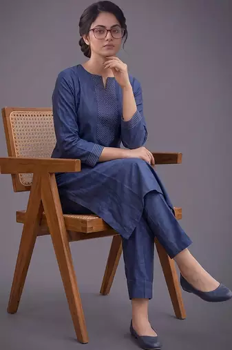 women ethnic motifs regular kurta with trousers & with dupatta