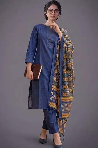 women ethnic motifs regular kurta with trousers & with dupatta