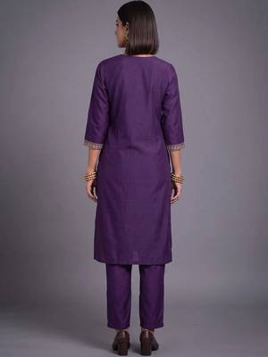 women ethnic motifs embroidered regular thread work kurta with trousers & with dupatta 4