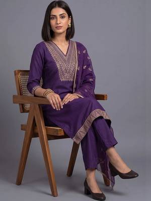women ethnic motifs embroidered regular thread work kurta with trousers & with dupatta 5
