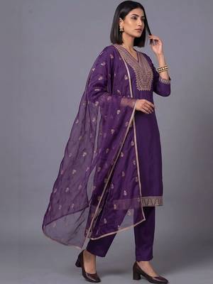 women ethnic motifs embroidered regular thread work kurta with trousers & with dupatta 7