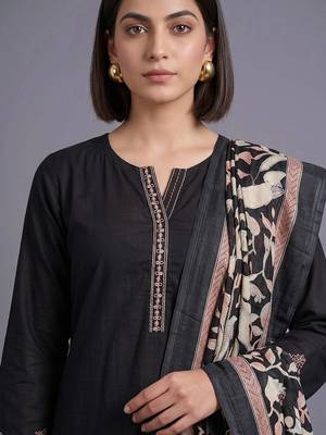 women ethnic motifs embroidered regular thread work kurta with trousers & with dupatta 2