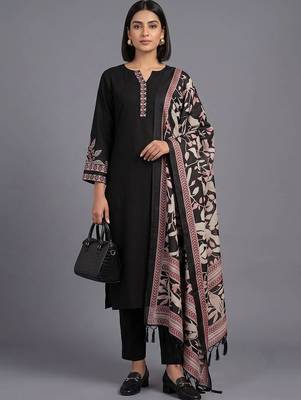 women ethnic motifs embroidered regular thread work kurta with trousers & with dupatta 1