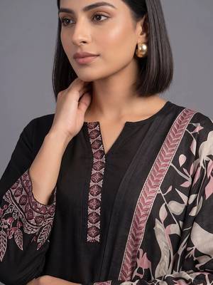 women ethnic motifs embroidered regular thread work kurta with trousers & with dupatta 2