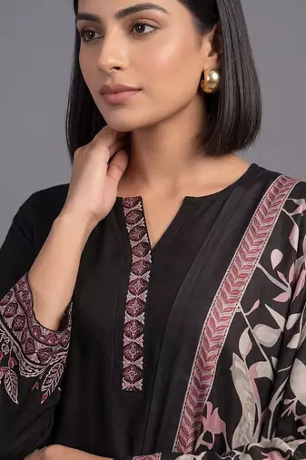 women ethnic motifs embroidered regular thread work kurta with trousers & with dupatta