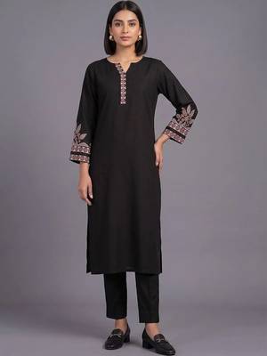 women ethnic motifs embroidered regular thread work kurta with trousers & with dupatta 3