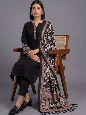 women ethnic motifs embroidered regular thread work kurta with trousers & with dupatta 5