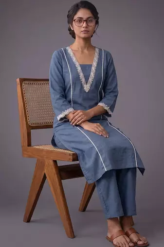 women regular thread work kurta with trousers