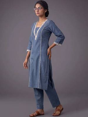 women regular thread work kurta with trousers 3