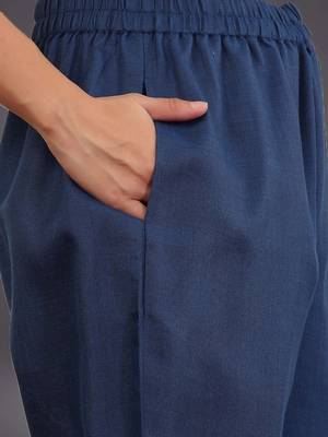 women regular thread work kurta with trousers 4