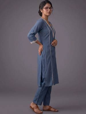 women regular thread work kurta with trousers 5