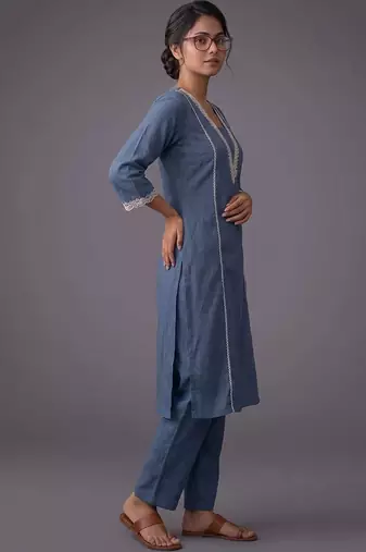 women regular thread work kurta with trousers