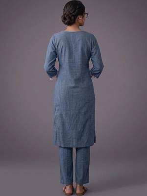 women regular thread work kurta with trousers 6