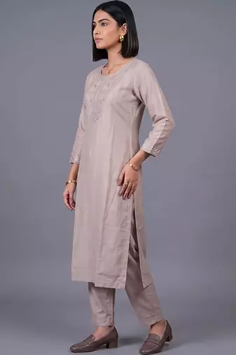 women ethnic motifs embroidered regular thread work kurta with trousers
