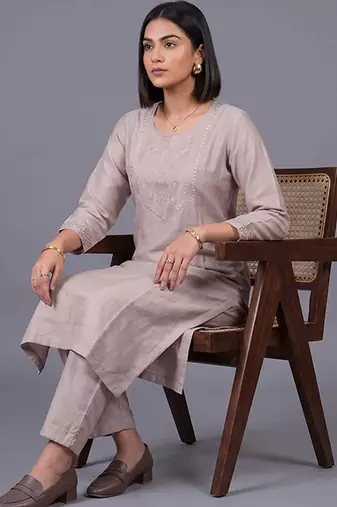 women ethnic motifs embroidered regular thread work kurta with trousers