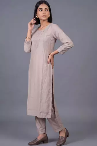women ethnic motifs embroidered regular thread work kurta with trousers