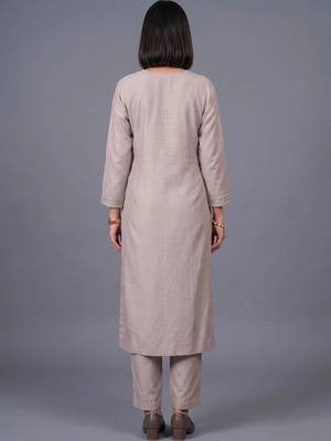 women ethnic motifs embroidered regular thread work kurta with trousers 7